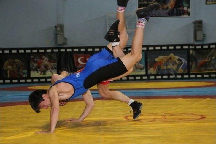 Deplasmanlı Güreş Liglerinde Mücadeleler Sona Erdi G3