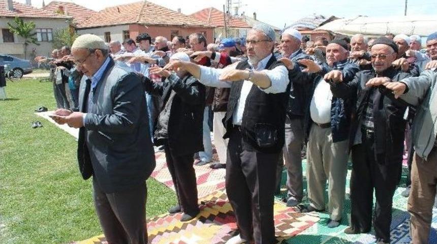 &Ccedil;ift&ccedil;iler Yağmur Duasına &Ccedil;ıktı