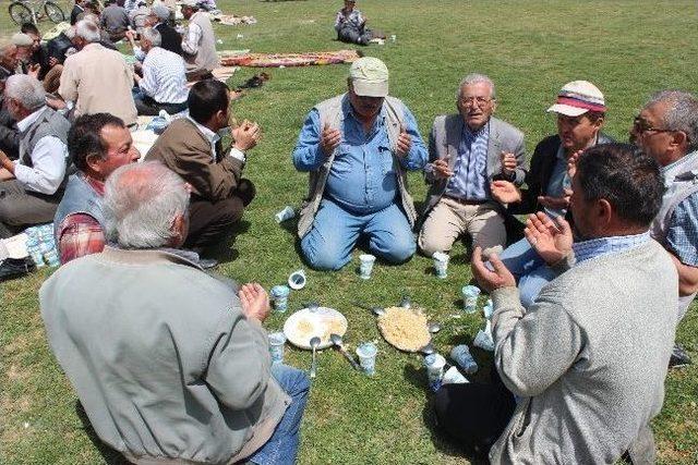 Çiftçiler Yağmur Duasına Çıktı