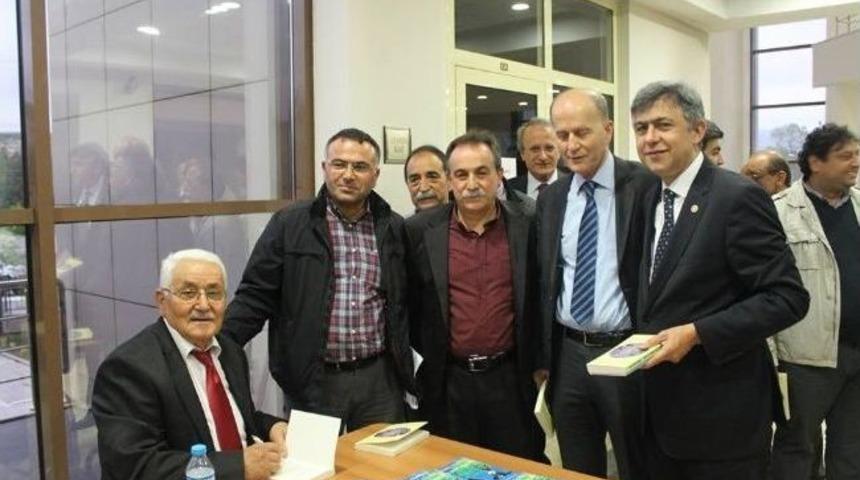 &Ccedil;aycumalı Şairden İmza G&uuml;n&uuml;