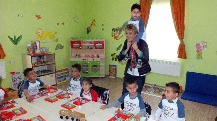 G&uuml;lben Ergen Yeniceoba&rsquo;da Anaokulu A&ccedil;ılışına Katıldı