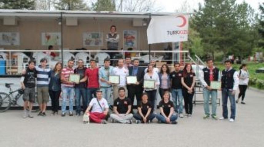 Hacettepe &Uuml;niversitesi &Ouml;ğrencilerinden Kan Bağışı