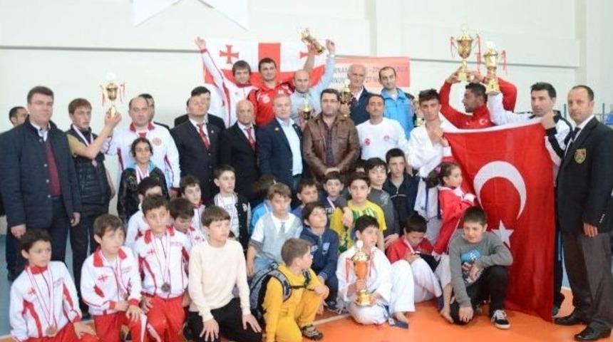 Trabzon&rsquo;da D&uuml;zenlenen A&ccedil;ık Karate Turnuvası'nda T&uuml;rkiye Birinci Oldu