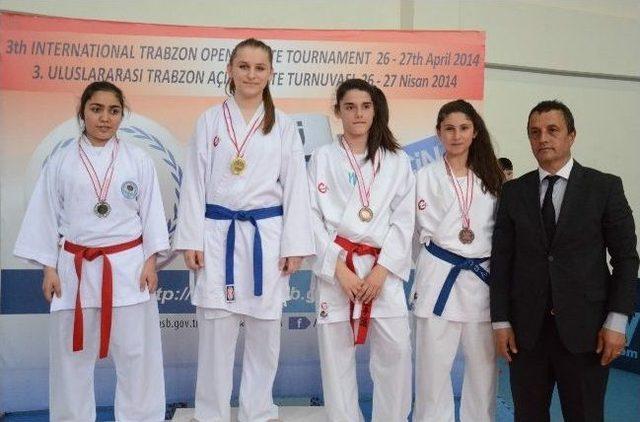 Trabzon’da Düzenlenen Açık Karate Turnuvası'nda Türkiye Birinci Oldu