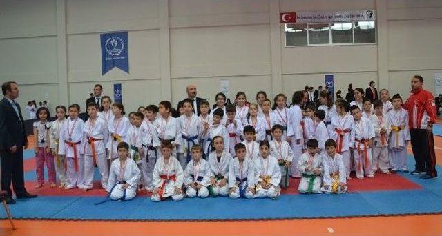 Trabzon’da Düzenlenen Açık Karate Turnuvası'nda Türkiye Birinci Oldu