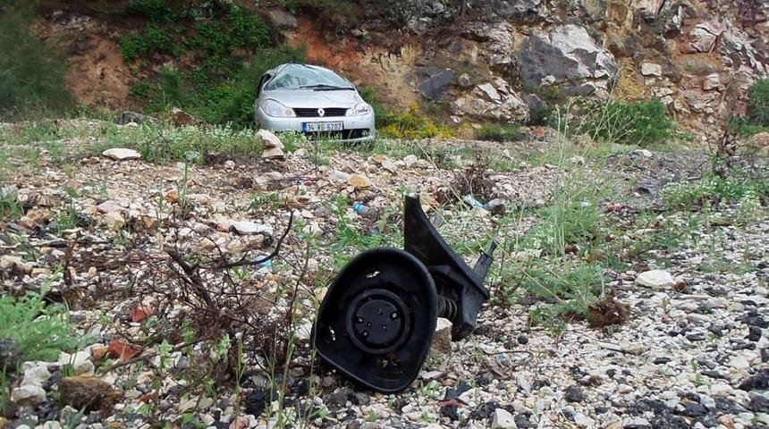 Bilecik'te Otomobil Şarampole Devrildi: 3 Yaralı