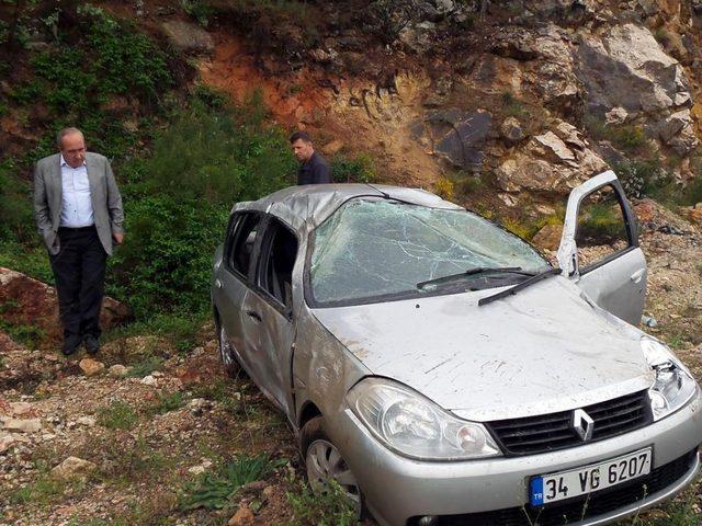 Bilecik'te Otomobil Şarampole Devrildi: 3 Yaralı