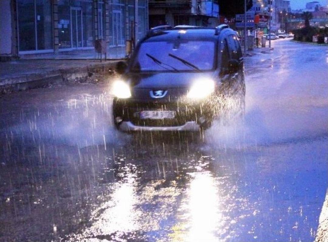 Edremit K&ouml;rfezi&rsquo;nde Şiddetli Yağış