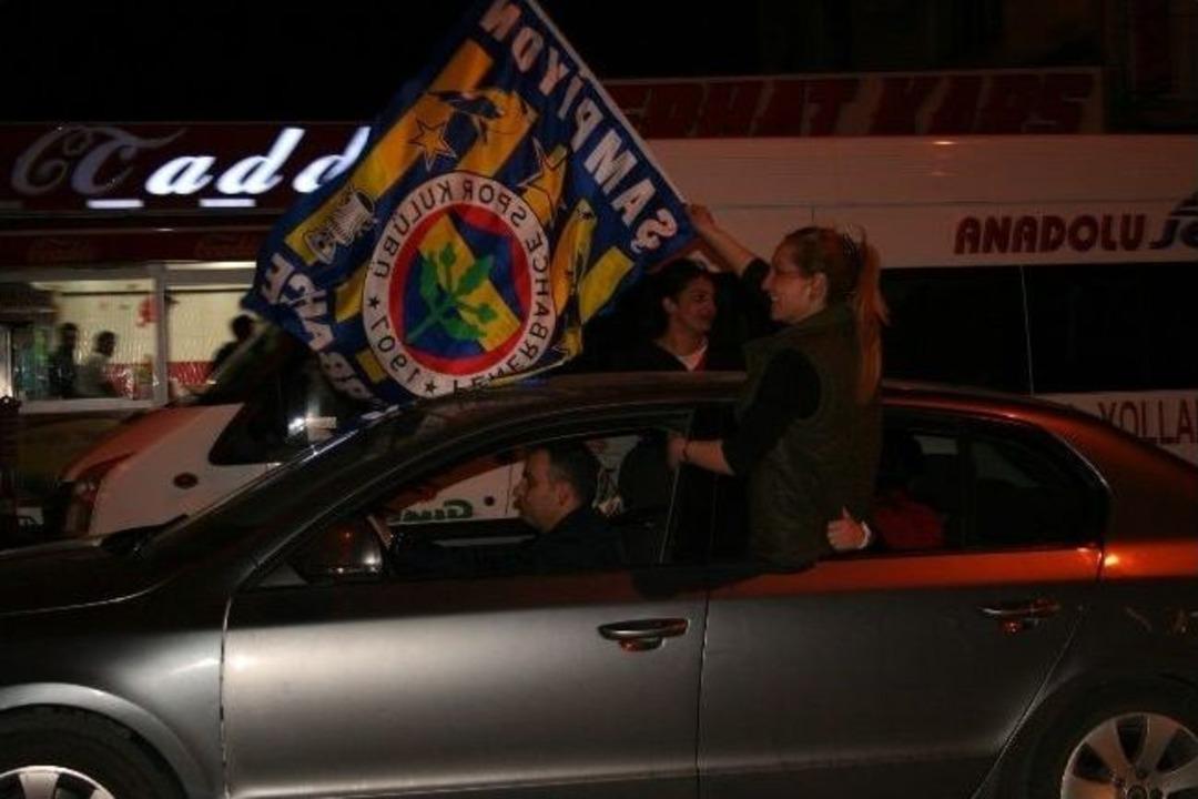 Kars&rsquo;ta Fenerliler Sokağa D&ouml;k&uuml;ld&uuml;