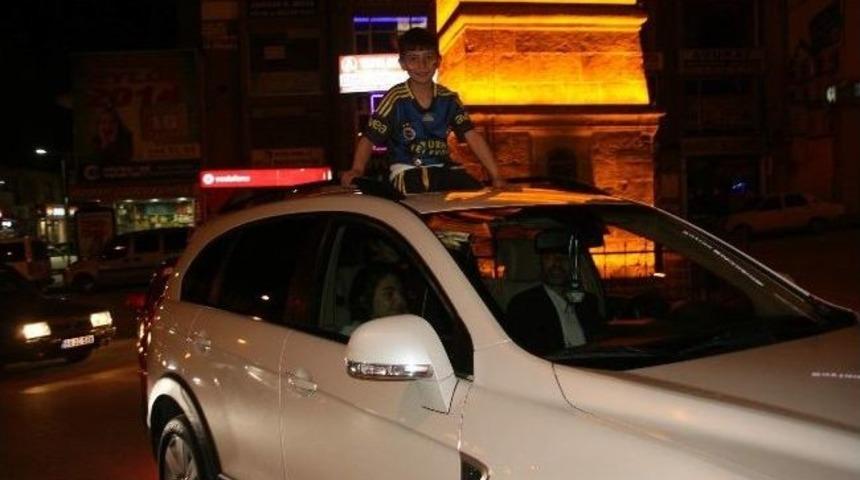 Yozgat&rsquo;ta Fenerbah&ccedil;eli Taraftarların Şampiyonluk Sevinci