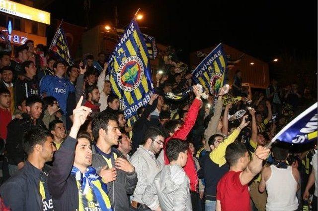 Yozgat’ta Fenerbahçeli Taraftarların Şampiyonluk Sevinci