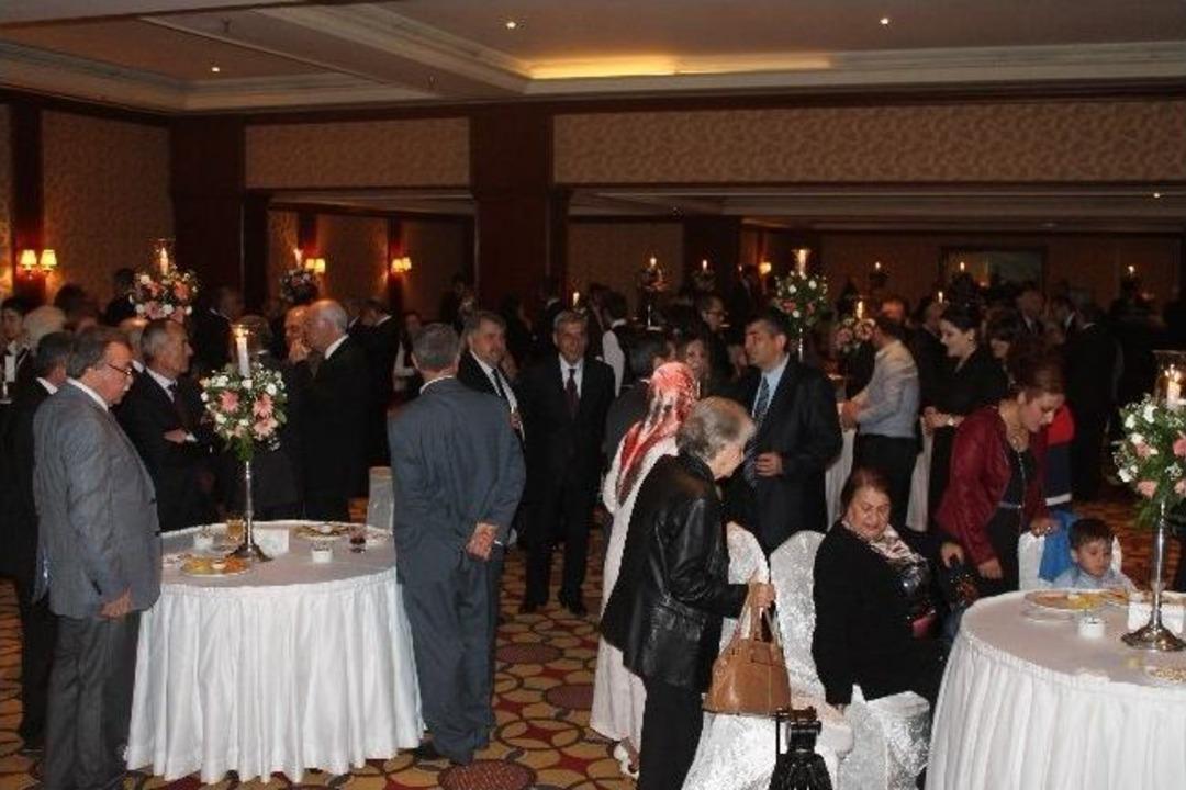 Tbmm Başkanı &Ccedil;i&ccedil;ek Ve Başbakan Yardımcısı Arın&ccedil;&rsquo;tan Hayırlı Evlat Temennisi