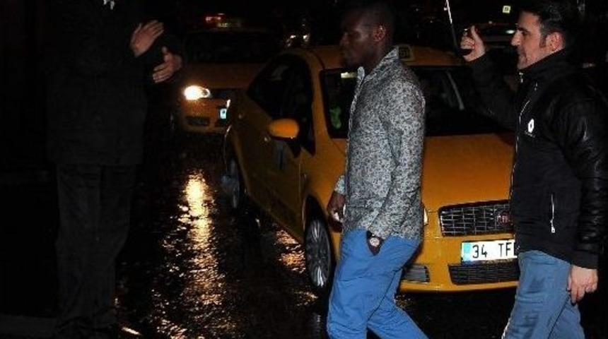 Fenerbah&ccedil;eli Futbolcular Şampiyonluğu Reina'da Kutladılar