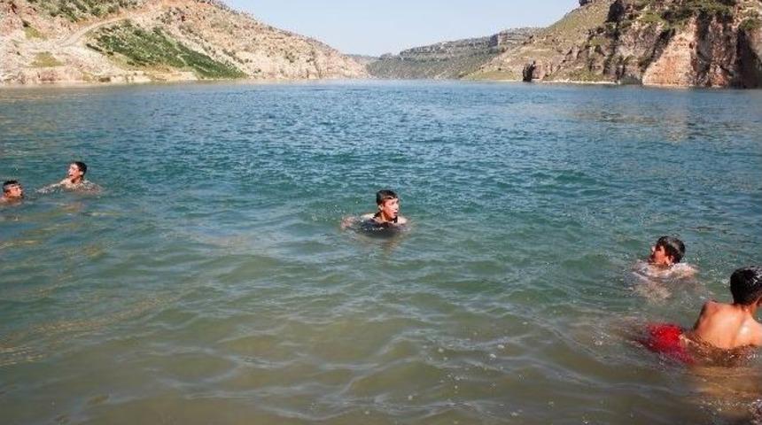 Havaların Isınması İle &Ccedil;ocuklar Barajlara Akın Etti