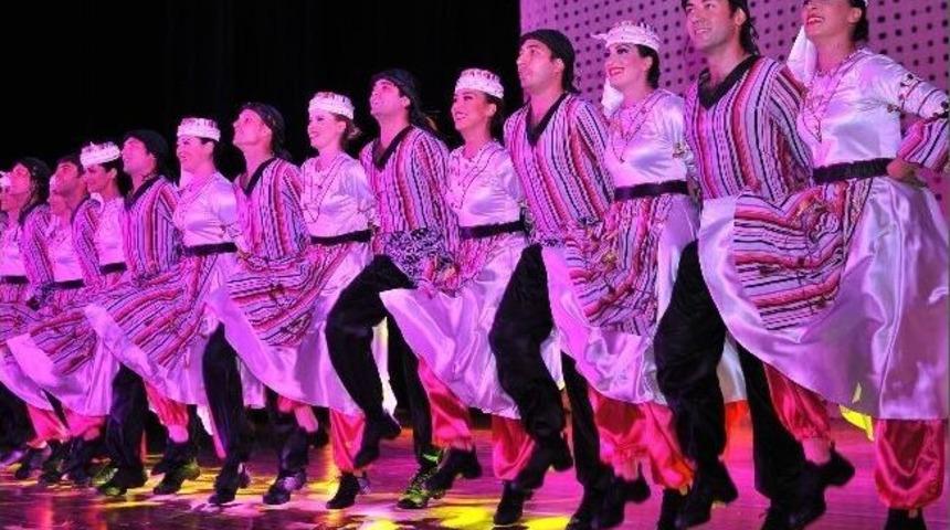 Halk Dansları Topluluğundan Muhteşem G&ouml;steri