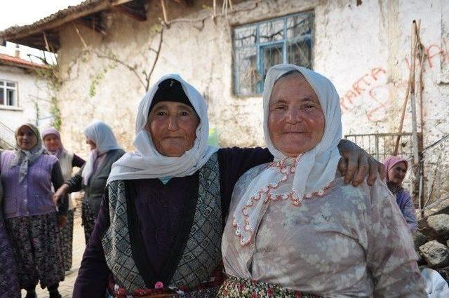 Demircili Neslihan Ninenin Torun Özlemi