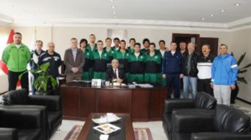 &Ccedil;bsk Gen&ccedil; Erkekler Basketbol Takımı Anadolu Şampiyonası'na Katılıyor