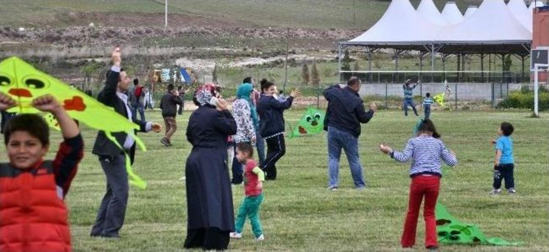 U&ccedil;urtma Şenliğinde B&uuml;y&uuml;kler K&uuml;&ccedil;&uuml;klerden Daha &Ccedil;ok Eğlendi