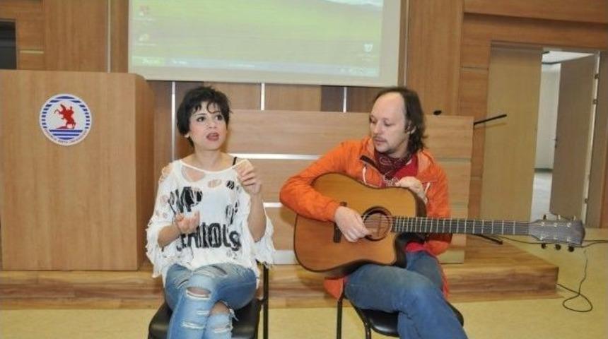 Aydilge Om&uuml;&rsquo;de &Ouml;ğrencilerle Buluştu