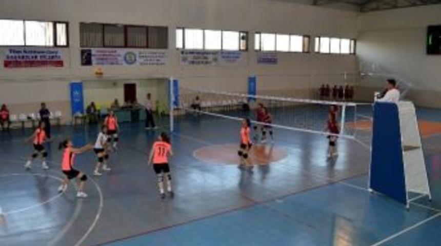 Gen&ccedil; Kızlar Voleybol Kul&uuml;pler Arası Birincilik Ma&ccedil;ları Sona Erdi