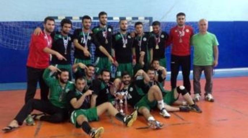&Ccedil;&uuml; Erkek Hentbol Takımı Şampiyon
