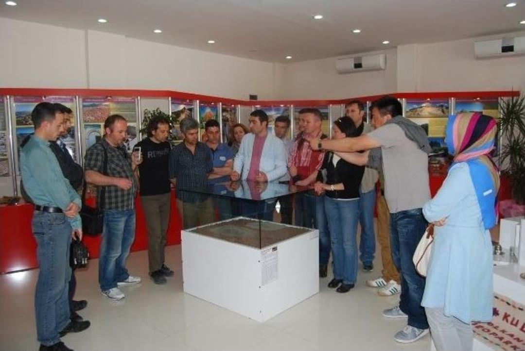 Kocatepe &Uuml;niversitesi Jeoloji M&uuml;hendisliği Kula&rsquo;yı Ziyaret Etti