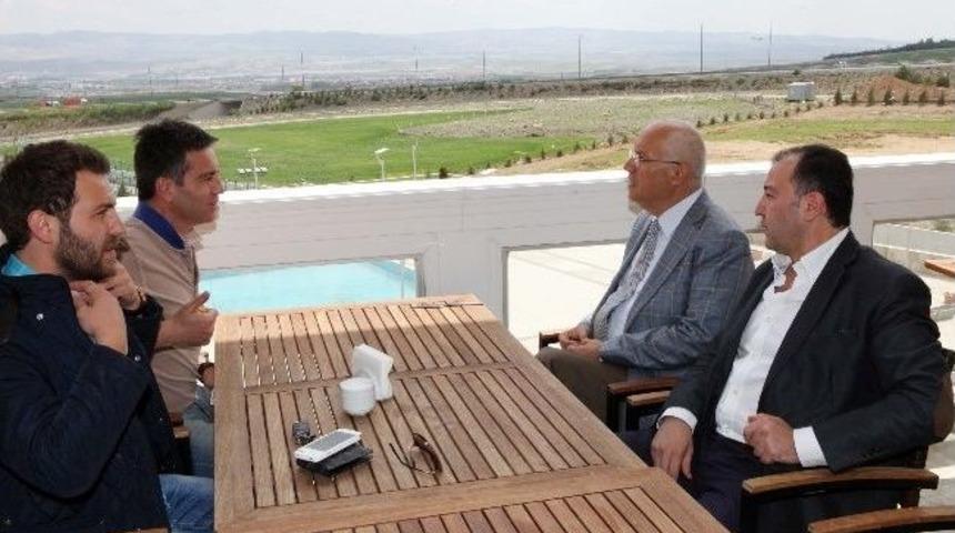 Fb&rsquo;liler Şampiyonluk &Ouml;ncesi Yaşar&rsquo;la Buluştu