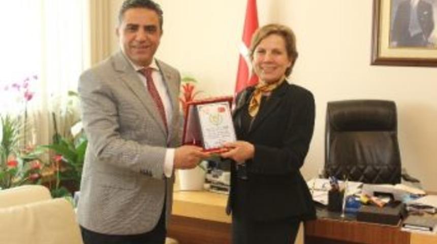 Kktc&rsquo;den Dekan G&uuml;ltekin&rsquo;e Ziyaret