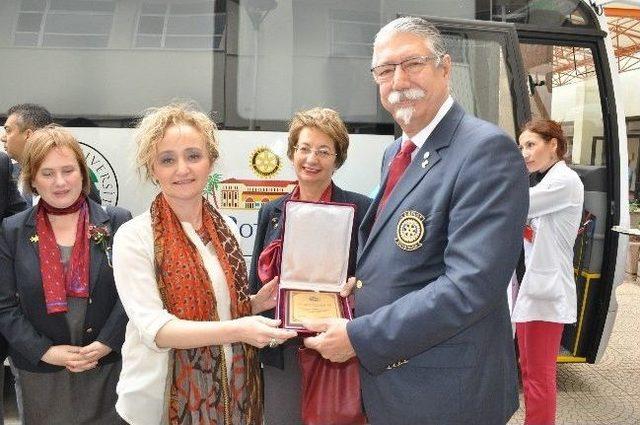 Rotaryenler Balcalı'ya Kan Alma Aracı Bağışladı