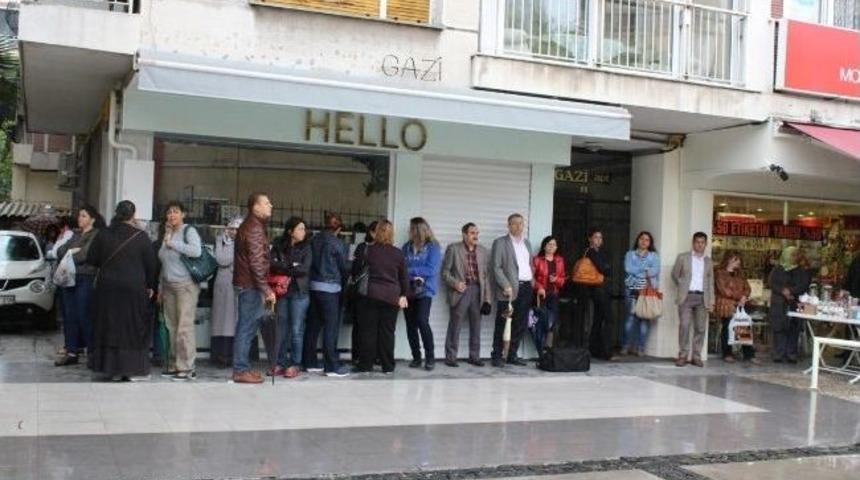 Yağmur Altında Teog Bekleyişi