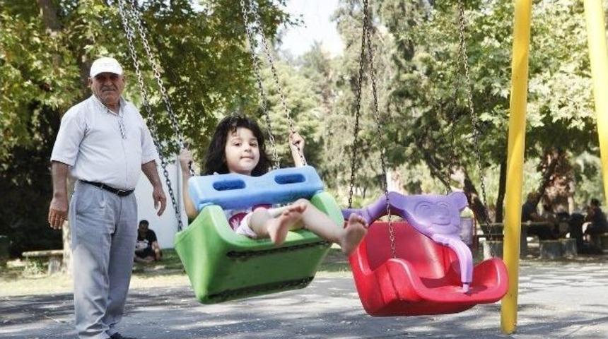 Bornova Belediyesi Parklarda M&uuml;zik Yayınına Başlıyor