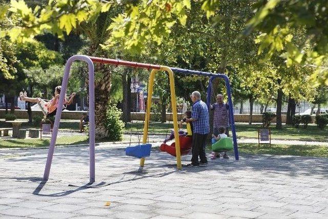 Bornova Belediyesi Parklarda Müzik Yayınına Başlıyor