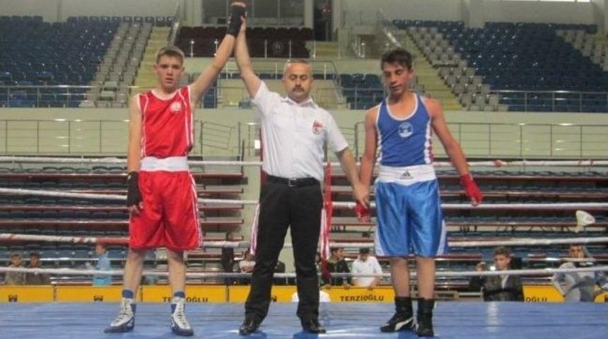 B&uuml;y&uuml;kşehirli Boks&ouml;rlerden 22 Sıklette; 16 Şampiyonluk