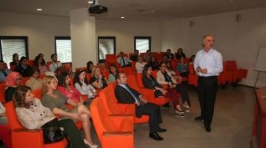 İzmit Belediyesi&rsquo;nde Hizmeti&ccedil;i Eğitimleri Devam Ediyor