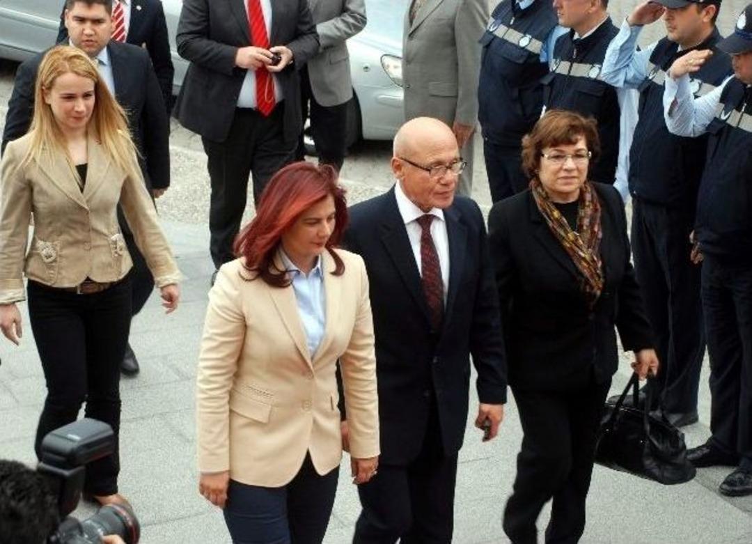 Talat: &ldquo;ekonomisi &Ccedil;&ouml;ken Rumlar Artık &Ccedil;&ouml;z&uuml;m İstiyor&rdquo;