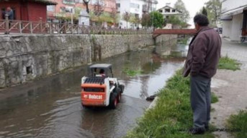 &Ccedil;ivi Deresinde Temizlik &Ccedil;alışması