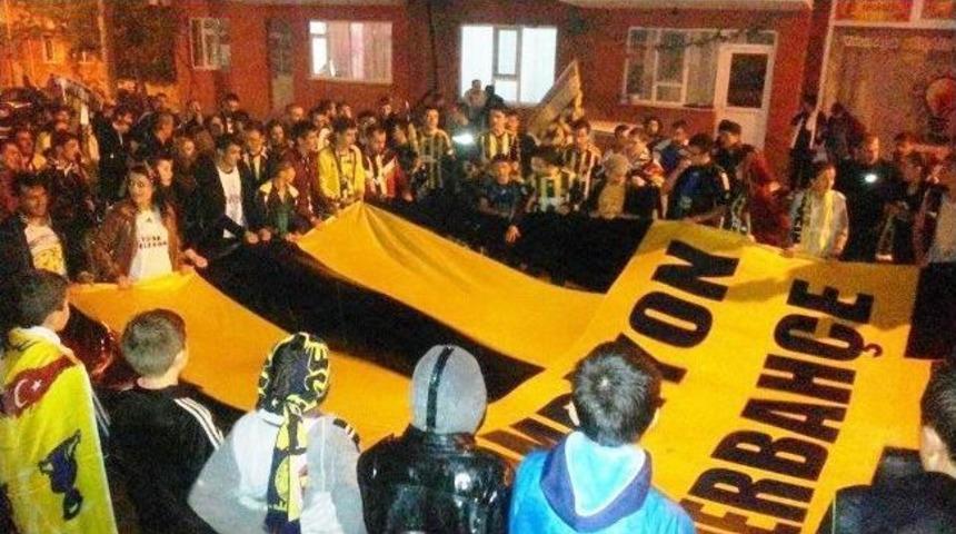 Hisarcık&rsquo;ta Yağmur Altında Şampiyonluk Kutlaması