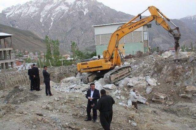 Hakkari’de Sebze Ve Meyve Hali Yapım Çalışmalarına Başladı