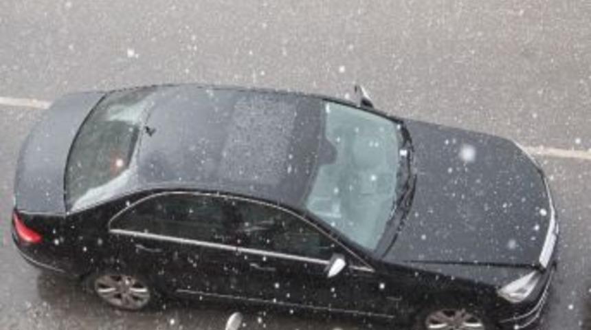 Karab&uuml;k&rsquo;te Dolu Yağışı