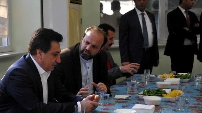 Vali K&uuml;&ccedil;&uuml;k, Buğday Pazarı&rsquo;nda Tirit Ziyafetine Katıldı