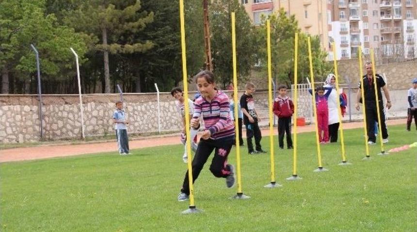 Bor&rsquo;da &Ccedil;ocuklar G&ouml;n&uuml;llerince Eğlendi