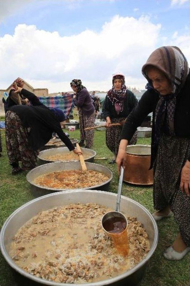 Dikilitaş’ta Yağmur Duasına Çıkıldı