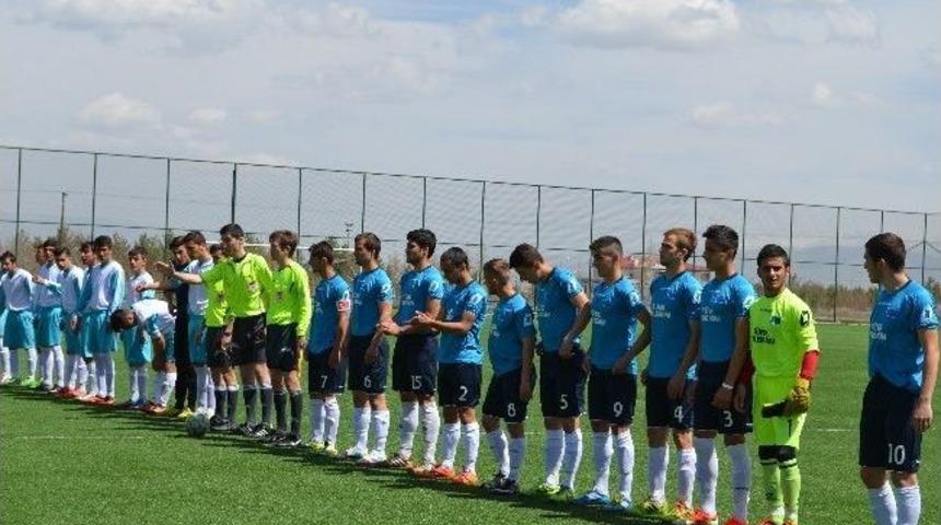 Liseli Gen&ccedil;ler Sahada Buluştu