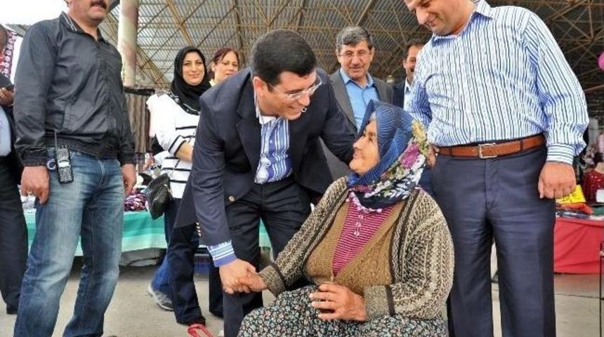 Başkan T&uuml;t&uuml;nc&uuml; Pazarda Vatandaşlarla Bir Araya Geldi