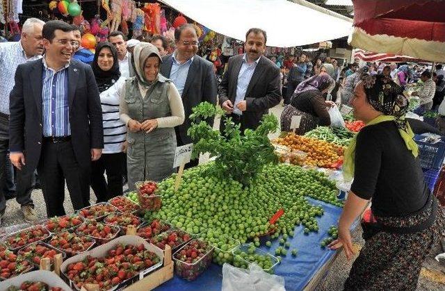 Başkan Tütüncü Pazarda Vatandaşlarla Bir Araya Geldi