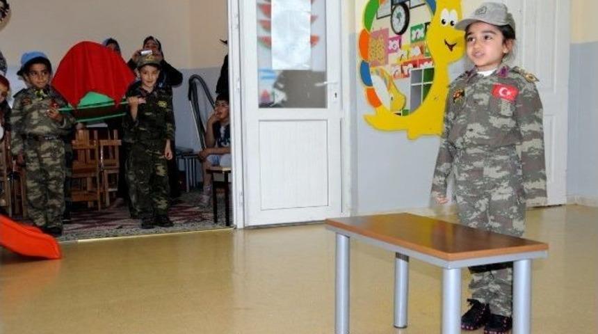 Şehitkamilli Minik &Ouml;ğrencilerden Anlamlı Tiyatro G&ouml;sterisi