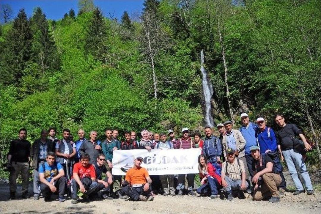 G&uuml;m&uuml;şhaneli Dağcılar K&uuml;rt&uuml;n&rsquo;de Şelale Keşfine &Ccedil;ıktı