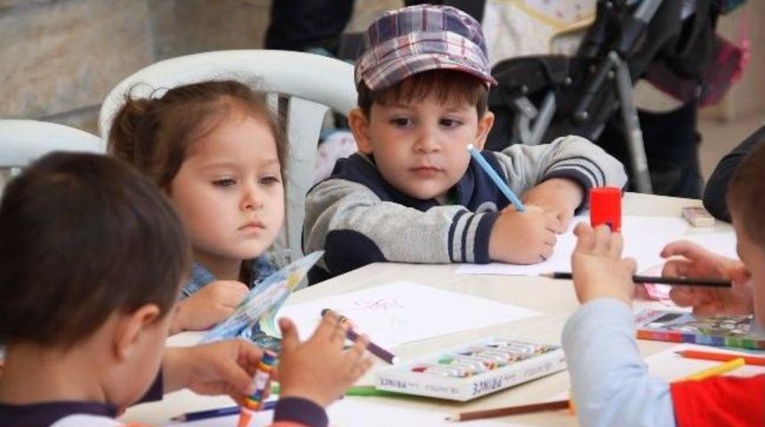 Eskişehir'de &Ccedil;ocuklar Kitaplarla Buluştu