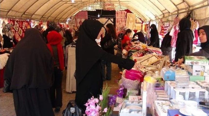 Furkan Derneği &Ouml;ğrenciler Yararına Kermes A&ccedil;tı