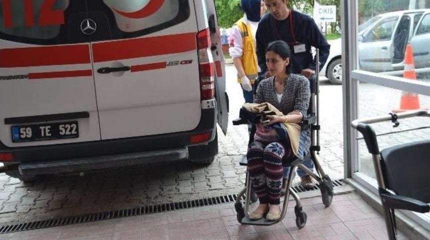 Servis Aracı İle Otomobil &Ccedil;arpıştı: 2 Yaralı